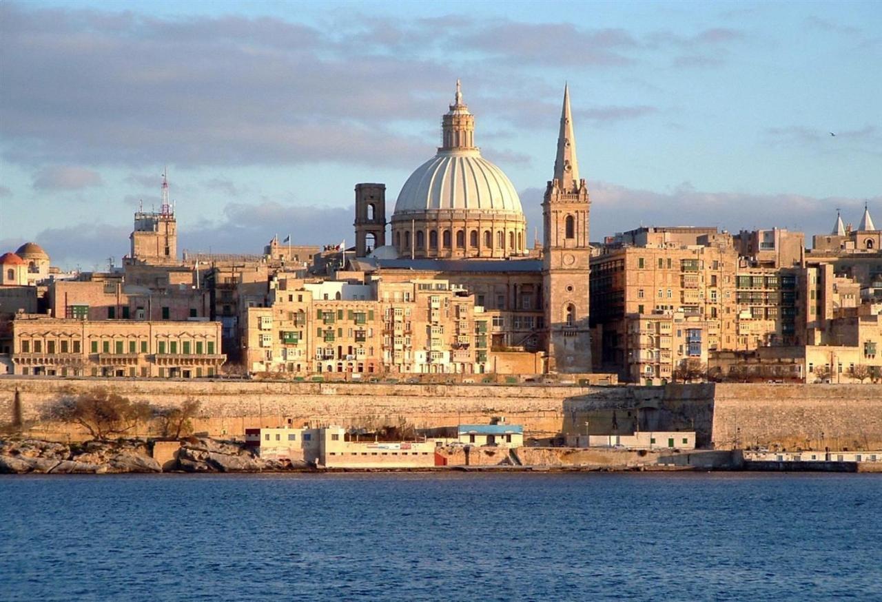 Luxurious Apt With Ocean Views And Pool In Tigne Point Sliema Eksteriør billede